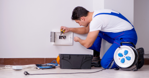 Electrical inspection in a mobile home - Mobil Country Club